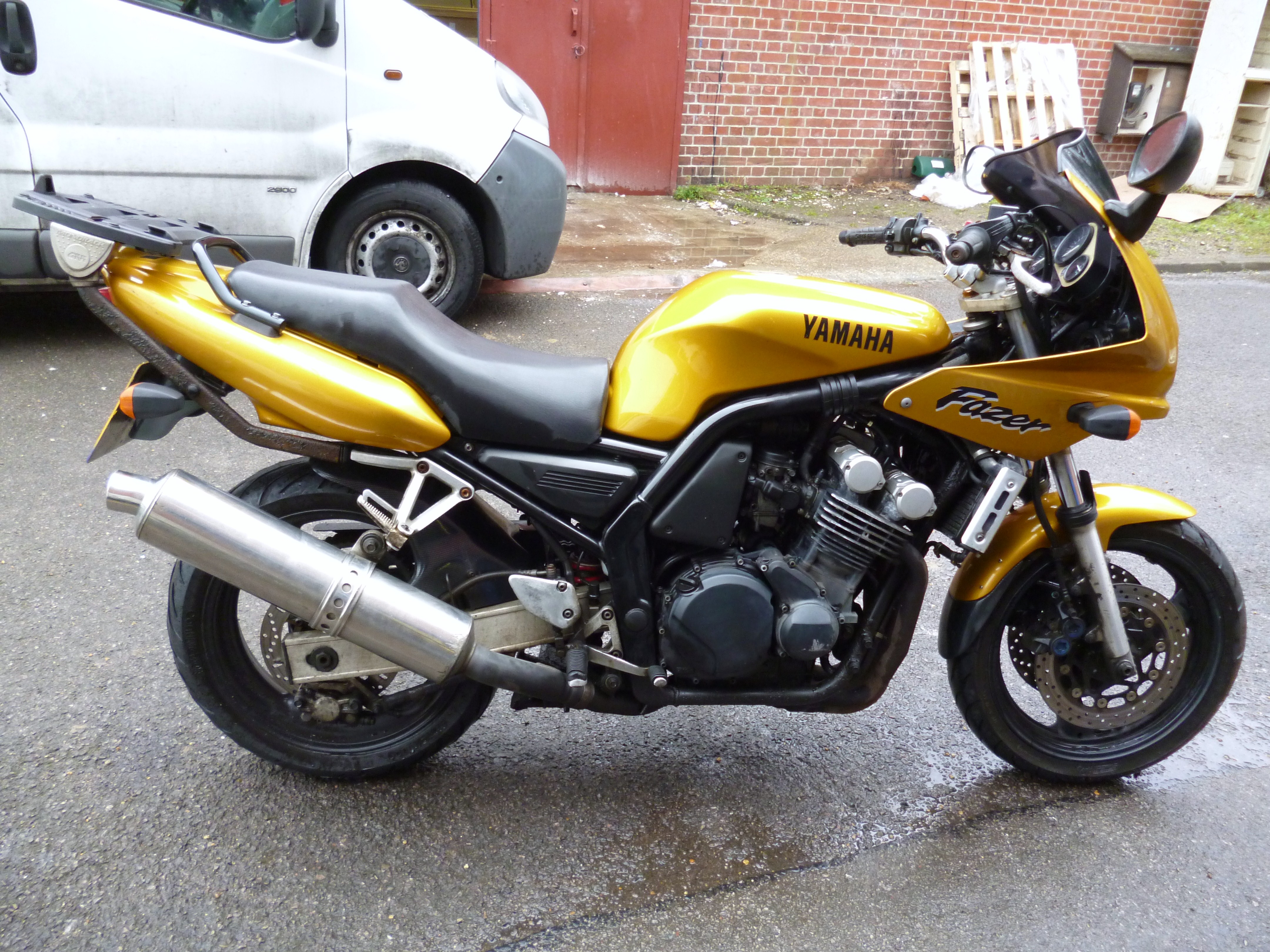 1999 FZS600 Fazer Breaking for Spares