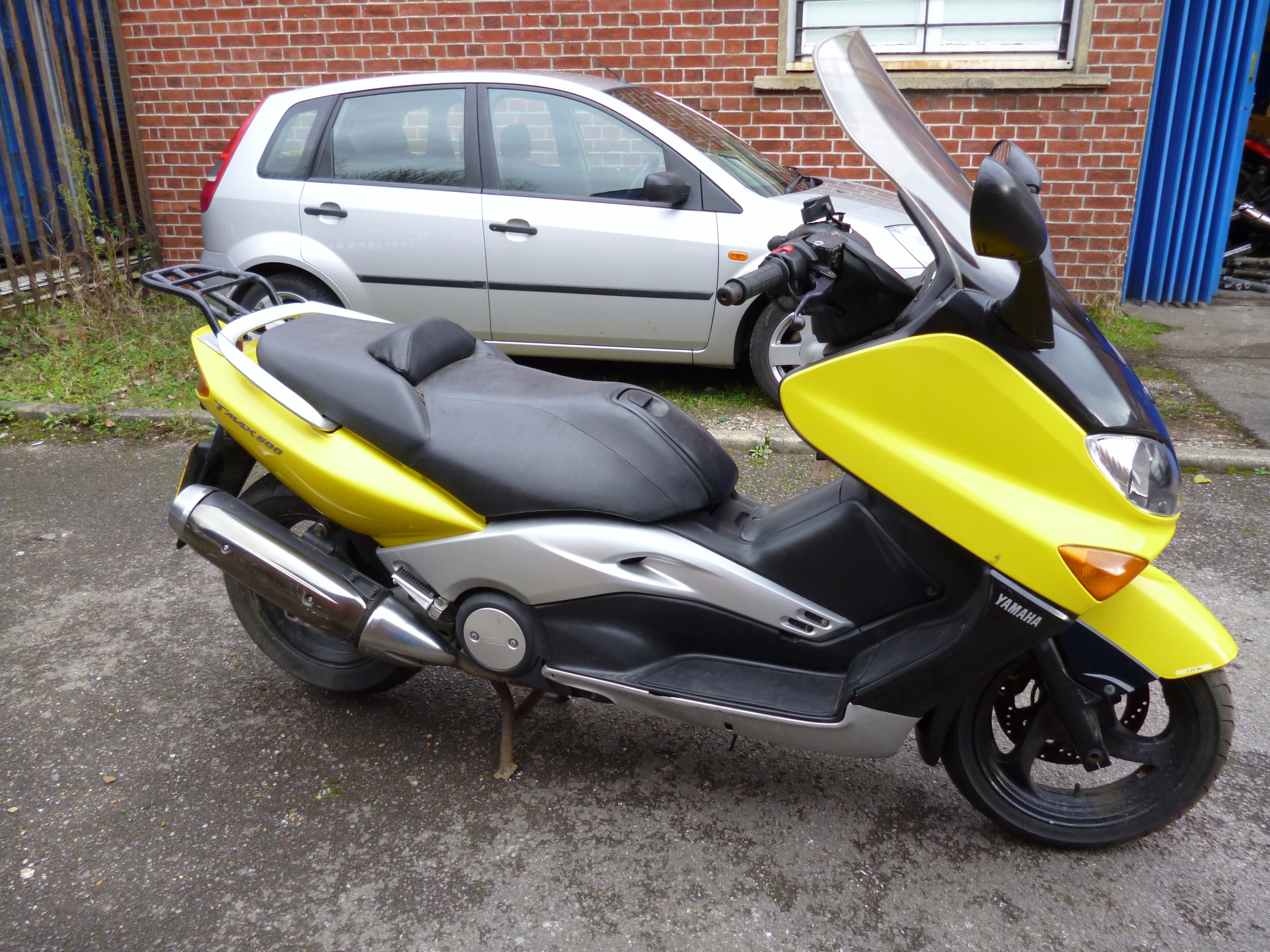 XP500 TMAX 2002 breaking